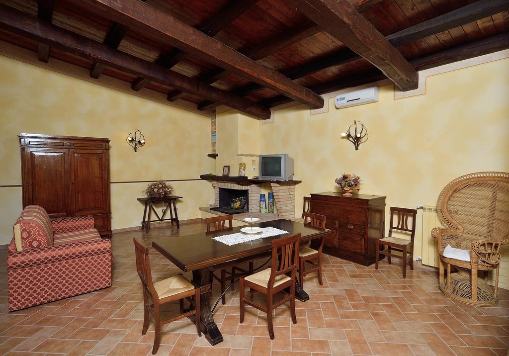 Agriturismo I Granai Crocemaroggia Buitenkant foto