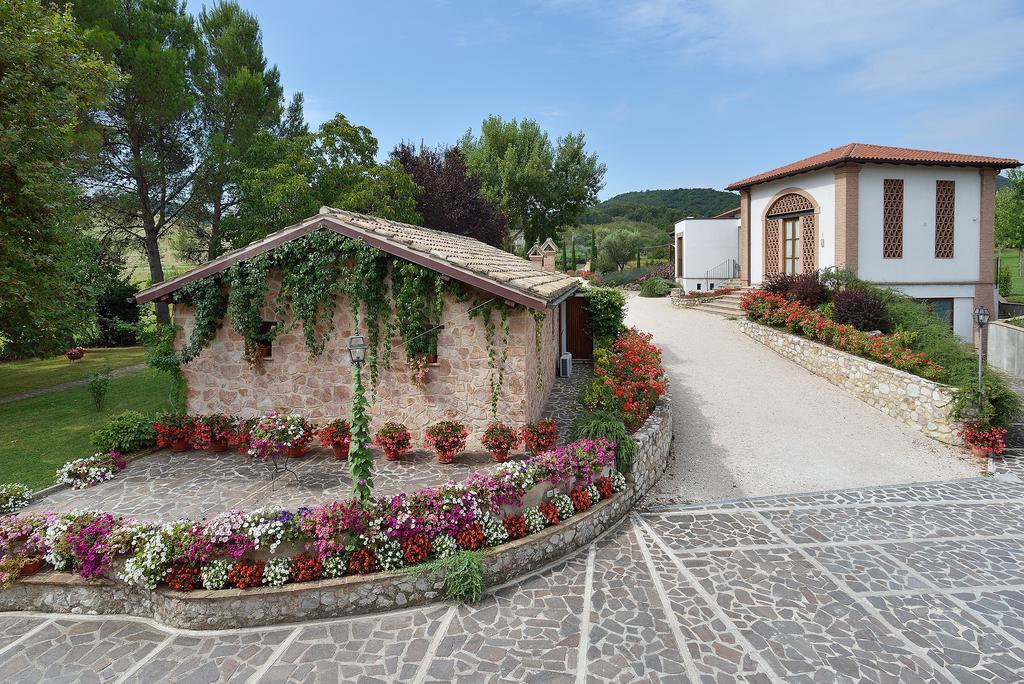 Agriturismo I Granai Crocemaroggia Buitenkant foto